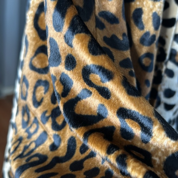 Dennis Basso leopard faux fur cape jacket - Picture 8 of 14